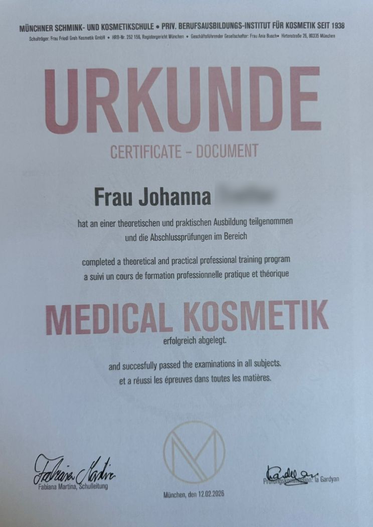Urkunde von Johanna für die erfolgreich abgeschlossene Ausbildung im Bereich Medical Kosmetik, eingesetzt bei Seelenwellness in München-Maxvorstadt